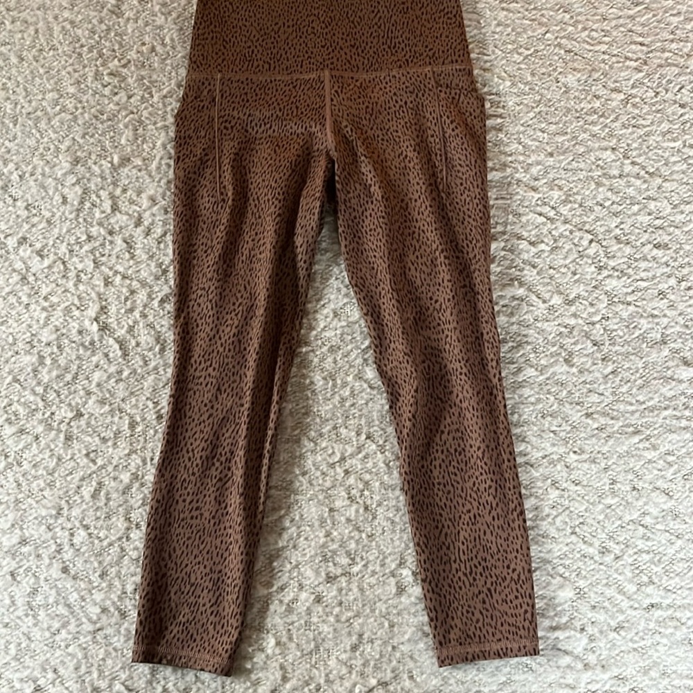 Athleta Salutation Stash Pocket II 7/8 Tight 👟💪🏼
